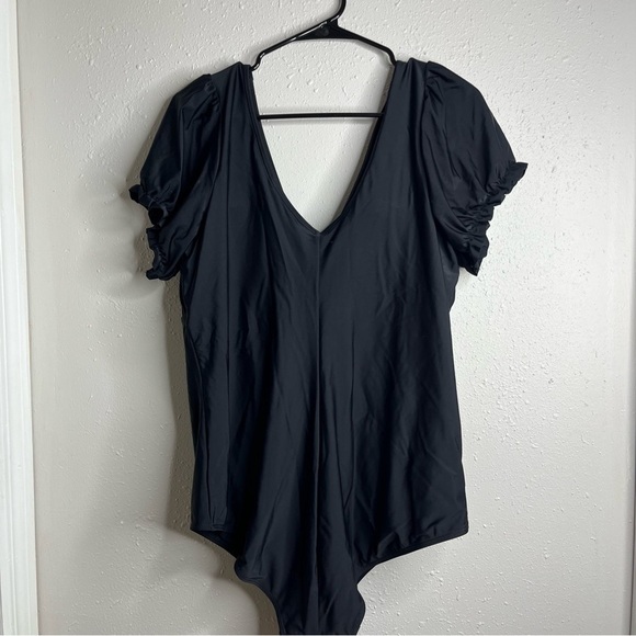 Torrid Swimsuit 2X One Piece Black Puff Short Sleeves Retro Inspired Wireless - Picture 6 of 7
